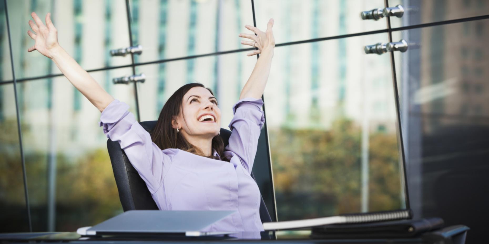 Робочий процес над сценарієм з нотатками та правками